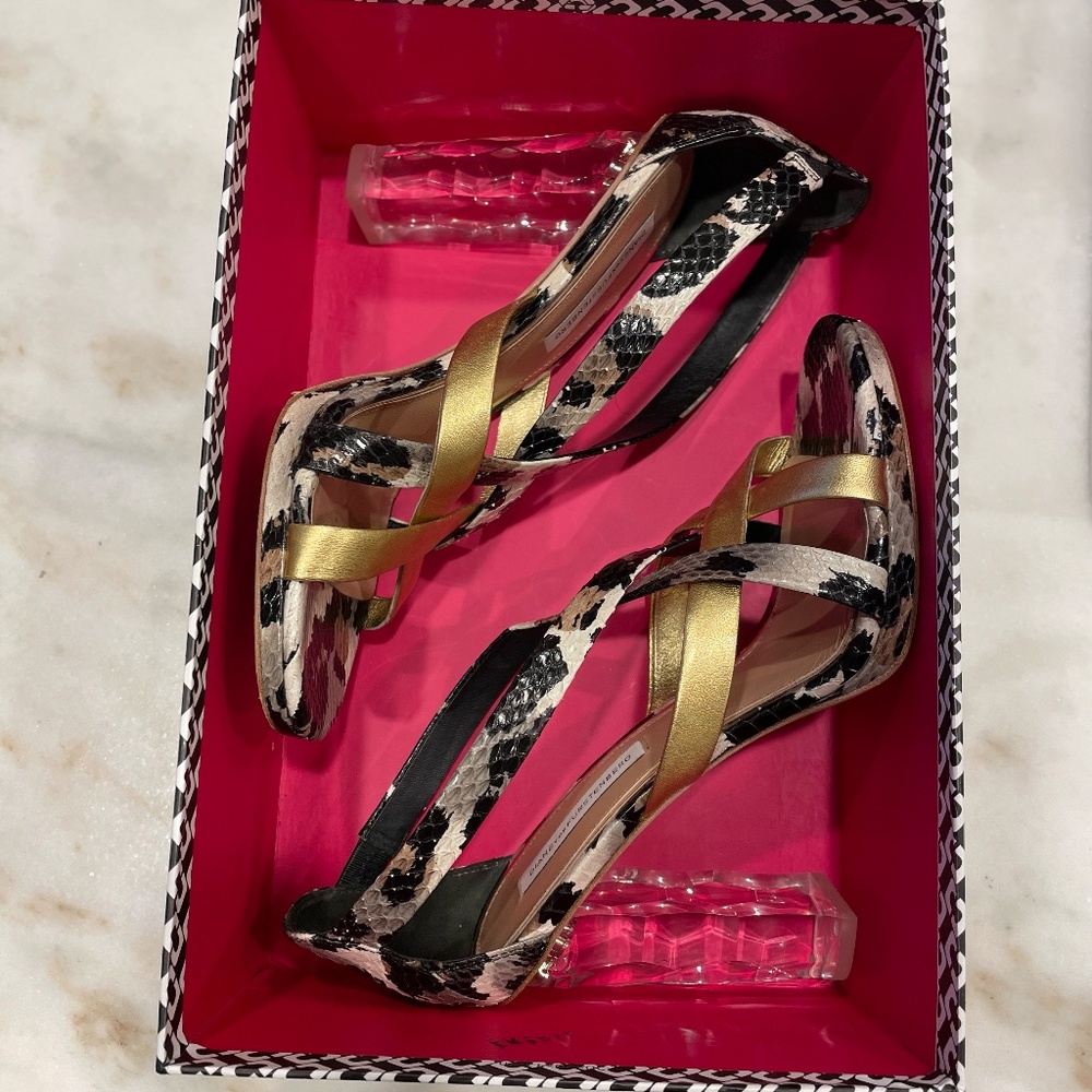Designer DIANE vonFURSTENBERG DVF ibiza, gold/snow cheetah, lucite heel Sandal - Picture 6 of 8